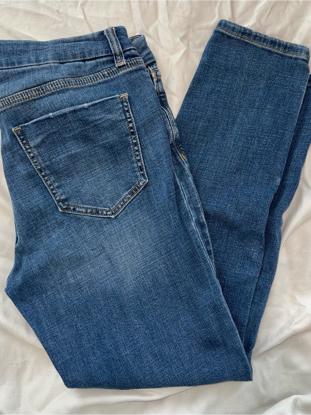Women's Skinny Jeans in Medium Blue Wash - Slim Fit